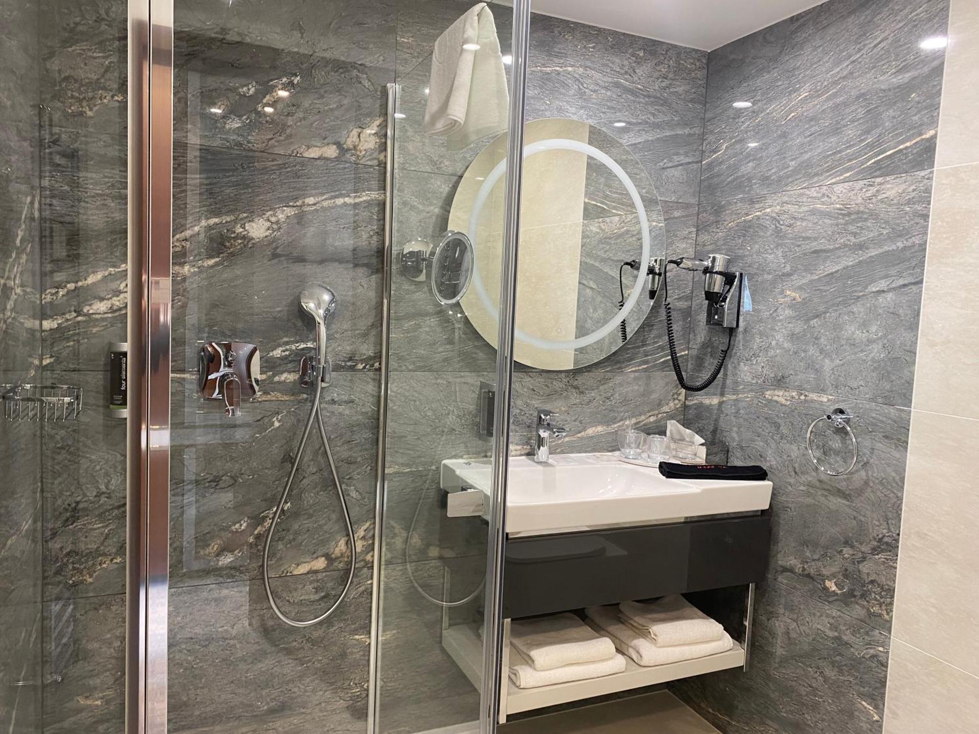 Tisia Hotel & Spa Тисауйварош Экстерьер фото